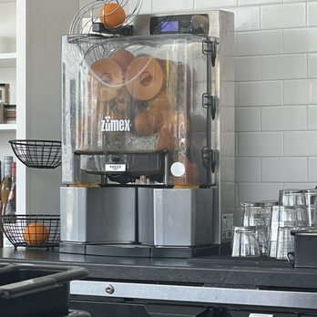 Magpie Diner - Orange Juicer!!! - Breakfast & Brunch Near Me - Harrisonburg, Virginia Magpie Diner - Orange Juicer!!! - Breakfast & Brunch Near Me - Harrisonburg, Virginia