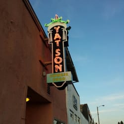 Yat Son Restaurant - If th neon is bright, get ready for Yat Sons that night.