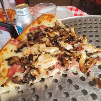 Gianni's Pizza - Chicken Alfredo - Italian Near Me - Monterey, California