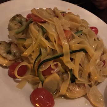 Uva - Fettuccine Con Gamberi E Zucchine - Italian Near Me - New York, New York Uva - Fettuccine Con Gamberi E Zucchine - Italian Near Me - New York, New York