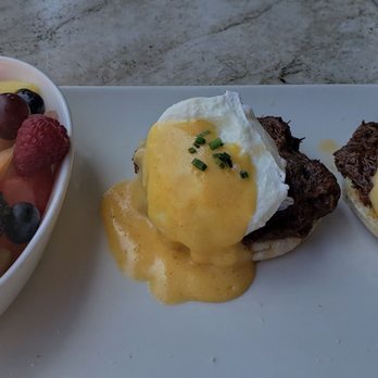 Nick's Manhattan Beach - Short rib eggs bennie - American Near Me - Manhattan Beach, California Nick's Manhattan Beach - Short rib eggs bennie - American Near Me - Manhattan Beach, California
