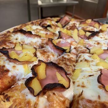 Rusty's Pizza Parlor - Burnt Hawaiian 2 Toppings Pizza - Pizza Near Me - Goleta, California Rusty's Pizza Parlor - Burnt Hawaiian 2 Toppings Pizza - Pizza Near Me - Goleta, California