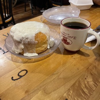 Julian Cafe - Hot Giant Cinnamon Roll - Bakeries Near Me - Julian, California