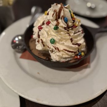 Mim's Restaurant - Skillet cookie - American Near Me - Roslyn Heights, New York