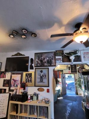 Bowlegged B.B.Q by null