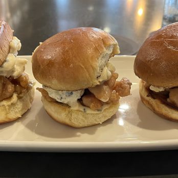 Basalt - Garlic chicken sliders - New American Near Me - Honolulu, Hawaii