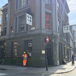 The Mall Tavern - Outside