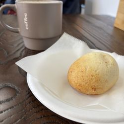 Don Oscar's Cafe - Latte with pan de bono
