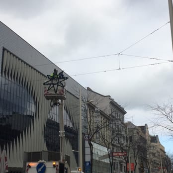 Mariahilferstraße - Xmas Deco is going up! - Landmarks & Historical Buildings Near Me - Vienna, 9