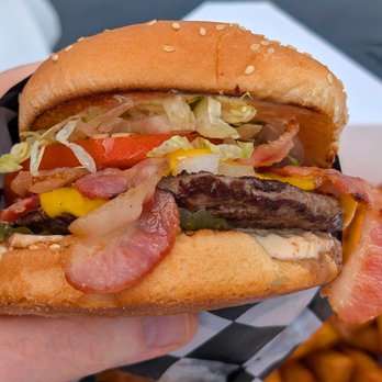 Tammys Bichin Kitchen - BBQ Bacon Cheese Burger - Food Trucks Near Me - Vancouver, Washington Tammys Bichin Kitchen - BBQ Bacon Cheese Burger - Food Trucks Near Me - Vancouver, Washington