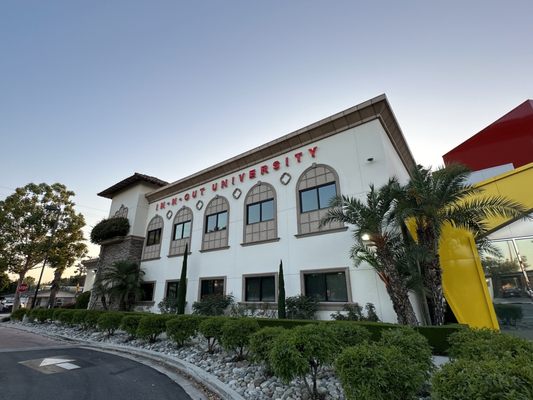 In-N-Out Burger by null