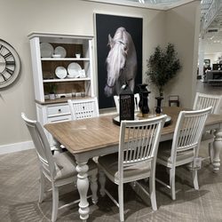 Havertys Furniture - Kitchen setting