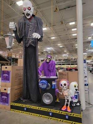 Lowe's Home Improvement by null