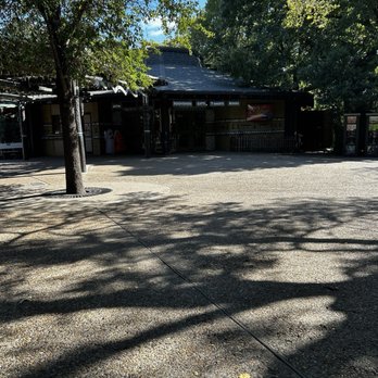 Fort Worth Zoo - Front gift store - Zoos Near Me - Fort Worth, Texas