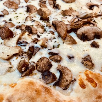 Moku Kitchen - Hamakua Mushroom pizza - Cocktail Bars Near Me - Honolulu, Hawaii Moku Kitchen - Hamakua Mushroom pizza - Cocktail Bars Near Me - Honolulu, Hawaii