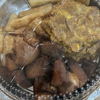 La Skinita Peruvian Cuisine - Chicharron with awful fried plantains. - Peruvian Near Me - Union, New Jersey La Skinita Peruvian Cuisine - Chicharron with awful fried plantains. - Peruvian Near Me - Union, New Jersey