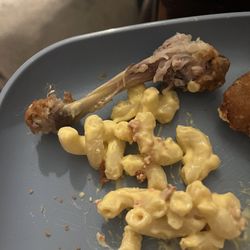 KFC - Hair in Mac and cheese