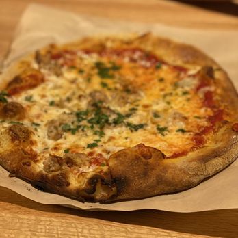 True Food Kitchen - Chicken sausage pizza - New American Near Me - Oakbrook, Illinois True Food Kitchen - Chicken sausage pizza - New American Near Me - Oakbrook, Illinois