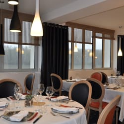 Les 3 Lieux Restaurant - Notre salle de restaurant avec vue sur la Loire