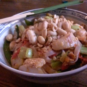 Max's Trumbull Kitchen - Seafood Pad Thai / rice noodles, gulf shrimp, scallops, lime-chili sauce, roasted peanuts $23 - New American Near Me - Hartford, Connecticut