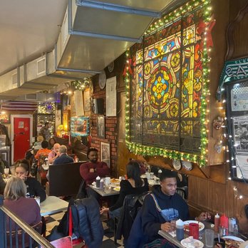 Tom's - Interior - Diners Near Me - Brooklyn, New York