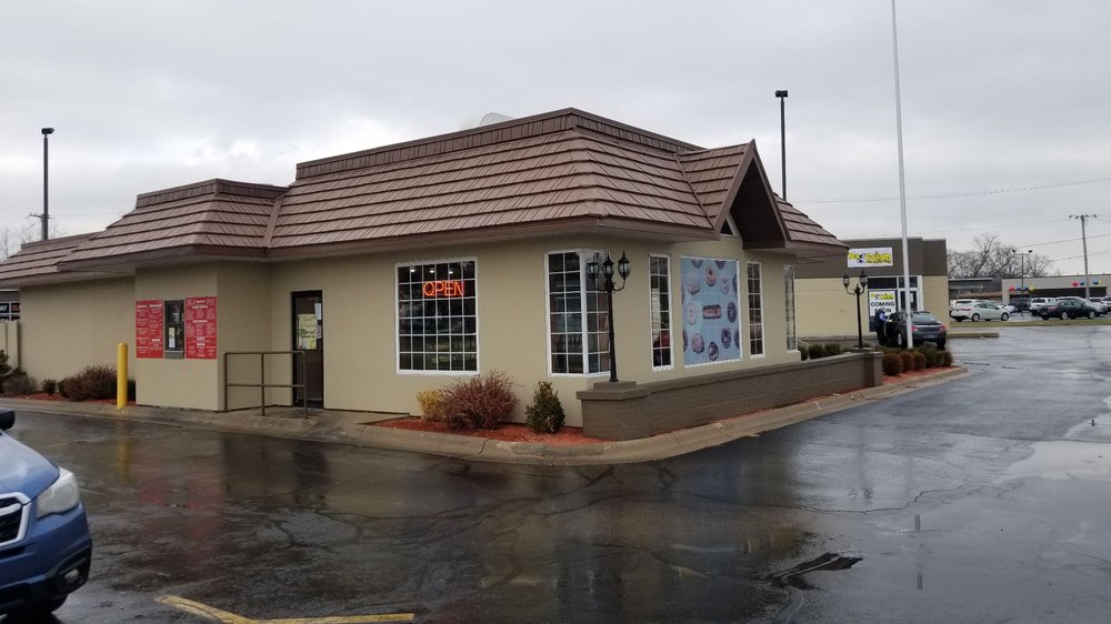 Roll N Donut Cafe Logo