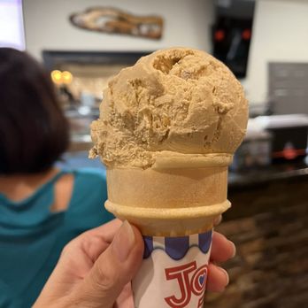 Collins Lake Recreation Area - Butter pecan ice cream, nice $3 for a big portion - Lakes Near Me - Browns Valley, California