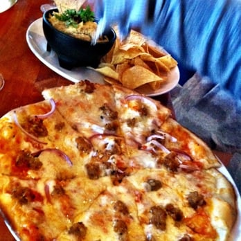Lola's Lounge - Sausage Pizza and Chips and Hummus - Spanish Near Me - Sacramento, California