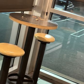 Chipotle Mexican Grill - Dirty table - Mexican Near Me - Wayne, New Jersey Chipotle Mexican Grill - Dirty table - Mexican Near Me - Wayne, New Jersey