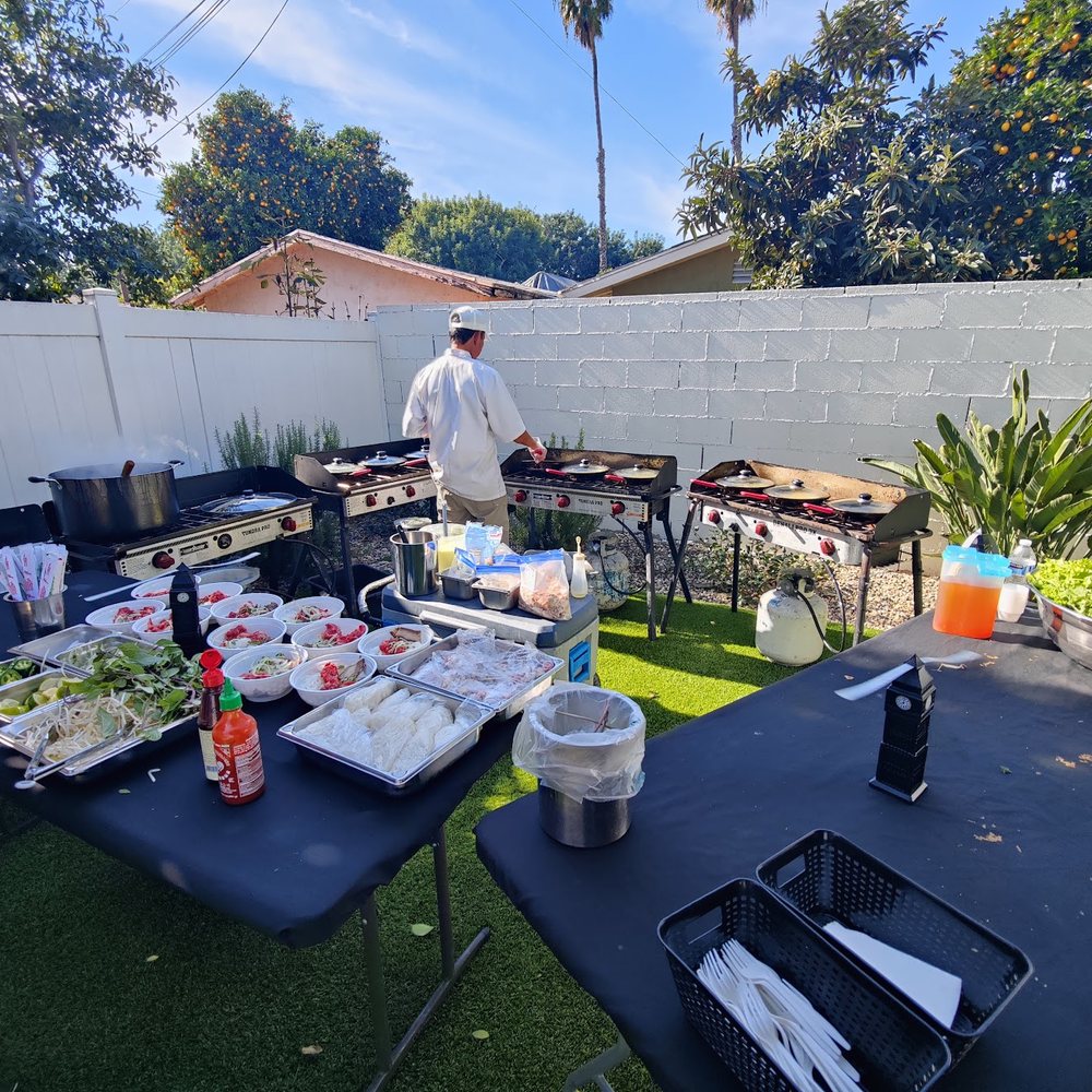 Peter manning his 10-burner 360-degree setup with no lines and perfectly cooked every banh xeo!