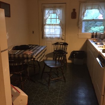Parkview Lodge & Cabins - The kitchenette in the suite. - Hotels Near Me - Spruce Pine, North Carolina