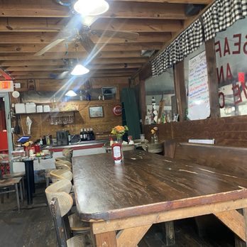 Seewee Restaurant - Cute atmosphere - Seafood Near Me - Awendaw, South Carolina