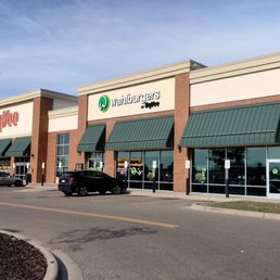 Exterior photo of Hy-Vee - New Hope, Minnesota Exterior photo of Hy-Vee - New Hope, Minnesota