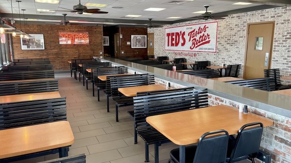Ted's Hot Dogs by null