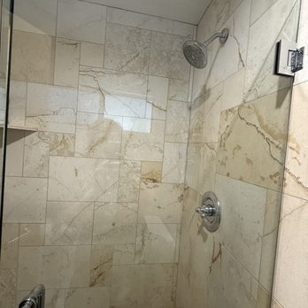 Encinitas Inn at Moonlight Beach by Best Western - Shower was clean aside from general wear and tear from its age - Hotels Near Me - Encinitas, California