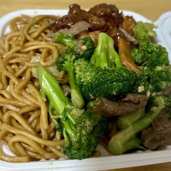 Asia Delight - 3 item combo beef broccoli and sesame chicken - Chinese Near Me - San Lorenzo, California