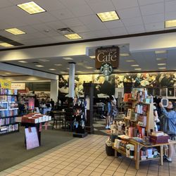 Barnes & Noble - Barnes & Noble Cafe' Serving Starbucks