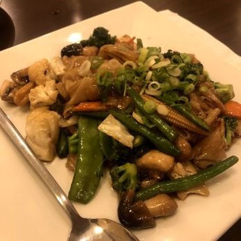 Bangkok Cuisine - Cashew Nut with Tofu - Thai Near Me - Falmouth, Massachusetts