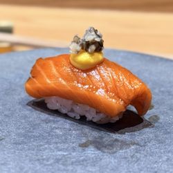Salmon nigiri