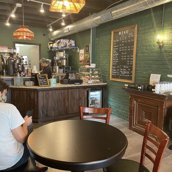 Ludlow Charlingtons Coffee Shop - Interior - Coffee & Tea Near Me - Chicago, Illinois Ludlow Charlingtons Coffee Shop - Interior - Coffee & Tea Near Me - Chicago, Illinois