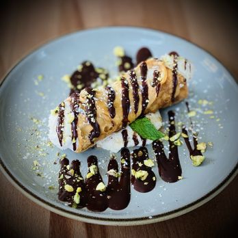 Pomelia - Pomelia's Cannoli - Italian Near Me - Brunswick, Maine