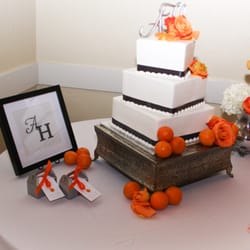 Lora Wardman Events - Cake Table