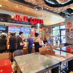 Raising Cane's Chicken Fingers - Interior