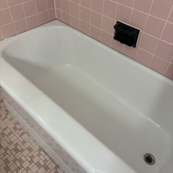 The Bathtub Doctor - Refinished tub by Chris at The Bath Dr - Countertop Installation Near Me - Bainbridge, Pennsylvania