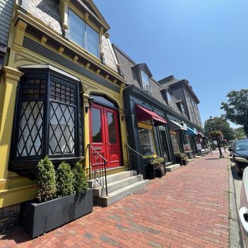 Picnic - Picnic is on the far end of this picturesque row across from the Hotel Viking - Cafes Near Me - Newport, Rhode Island