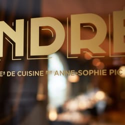 André