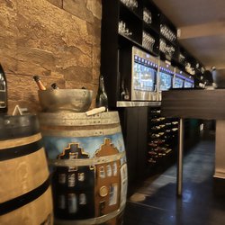 Bubbles & Wines Wine & Champagnebar - Interior-offering lots of wines by the glass