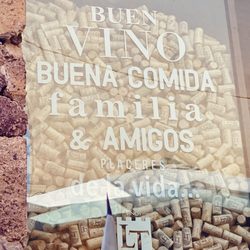 Vinos LT - Live Music and Flowing Wines~!