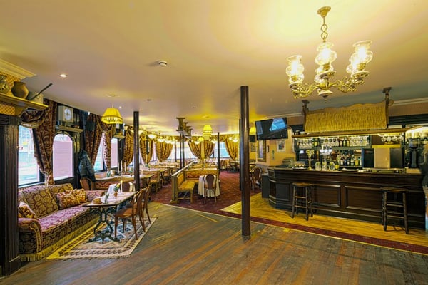 Berneliu Uzeiga - Shepherds Inn, Leytonstone by null