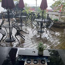 Jezi’s - Lots of patio space
